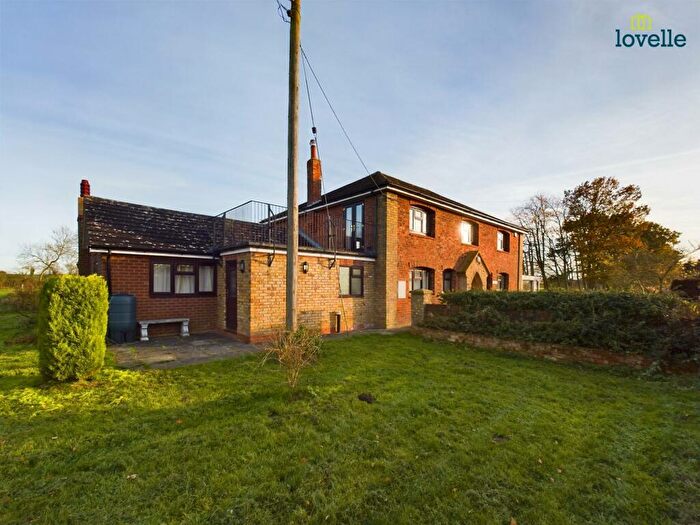 4 Bedroom Detached House For Sale In Chapel House, Legsby, LN8