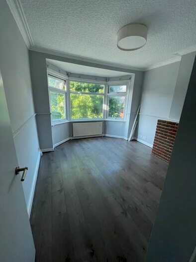 Studio To Rent In Victoria Road, Mill Hill, NW7