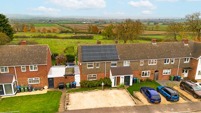 3 Bedroom End Of Terrace House For Sale In Hay Pool, Farnborough, Banbury, OX17