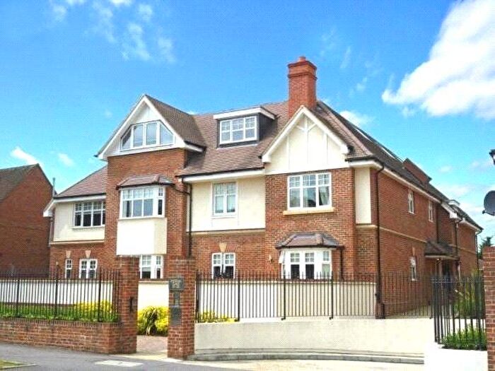 2 Bedroom Flat To Rent In Shoppenhangers Road, Maidenhead, Berkshire, SL6