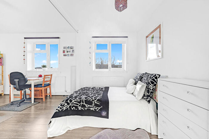 1 Bedroom Apartment For Sale In Glenarm Road, Hackney, E5