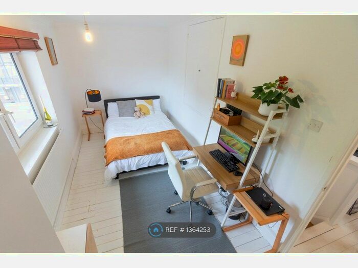 2 Bedroom Maisonette To Rent In St. Vincent House, London, SE1