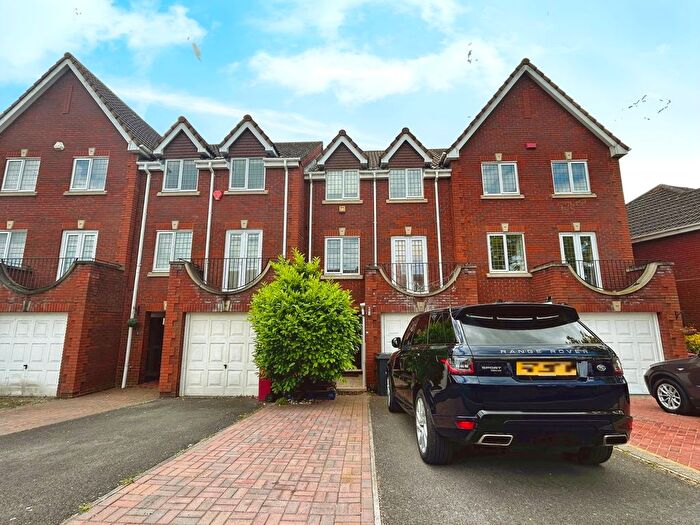 4 Bedroom Town House To Rent In Deverills Way, Langley, SL3