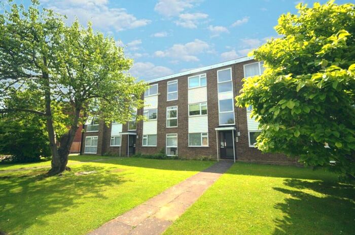 2 Bedroom Apartment To Rent In Grange Road, Sutton, Surrey, SM2