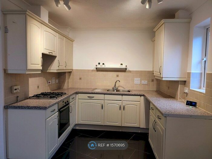 2 Bedroom Flat To Rent In Poltair Meadow, Penryn, TR10
