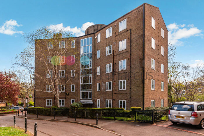 2 Bedroom Apartment To Rent In Chulsa Road, London, SE26