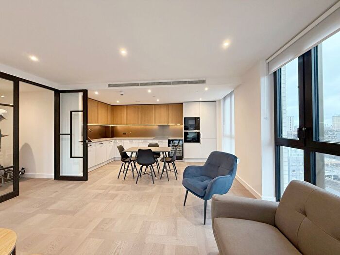 2 Bedroom Flat To Rent In Boxwood Gardens, London Dock, E1W