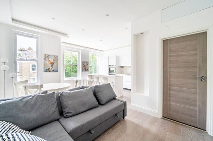 2 Bedroom Flat To Rent In Redcliffe Gardens, Chelsea, London, SW10