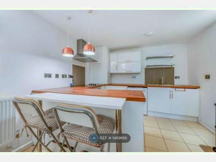 1 Bedroom Flat To Rent In Pensbury Place, London, SW8