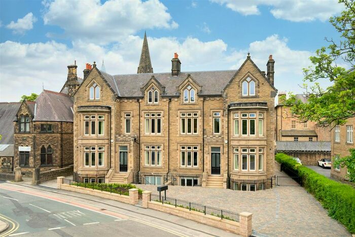 3 Bedroom Flat To Rent In North Park Road, Harrogate, HG1