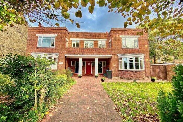 2 Bedroom Maisonette To Rent In Lonsdale Road, London, E11