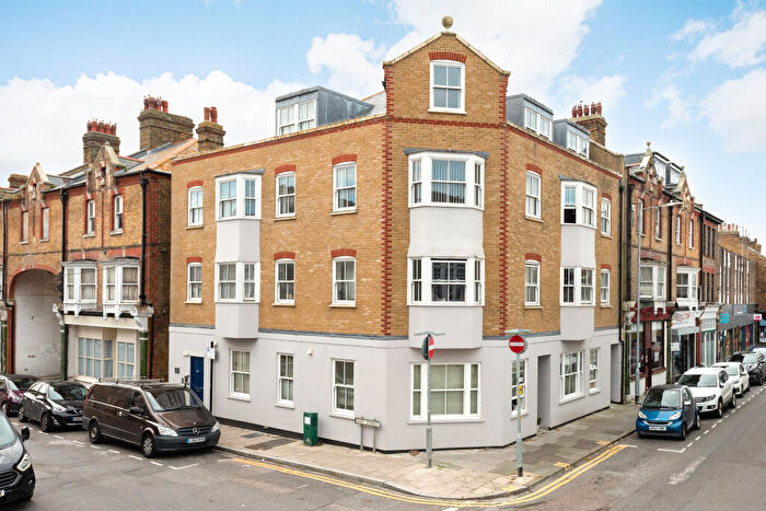 2 Bedroom Flat For Sale In East Street, Herne Bay, Kent, CT6