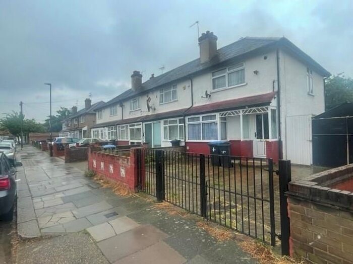 2 Bedroom Property To Rent In Leyburn Grove, Edmonton, London, N18