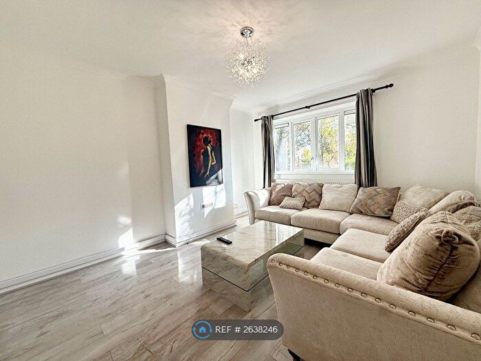 2 Bedroom Flat To Rent In Hume Court, London, N1