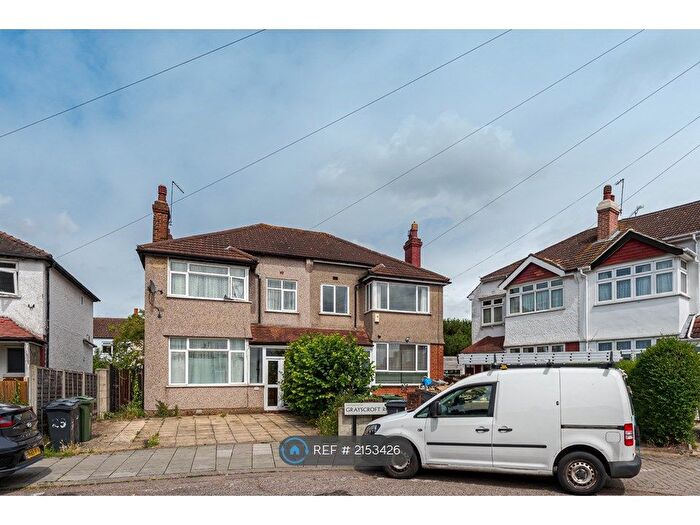 3 Bedroom Detached House To Rent In Grayscroft Road, London, SW16