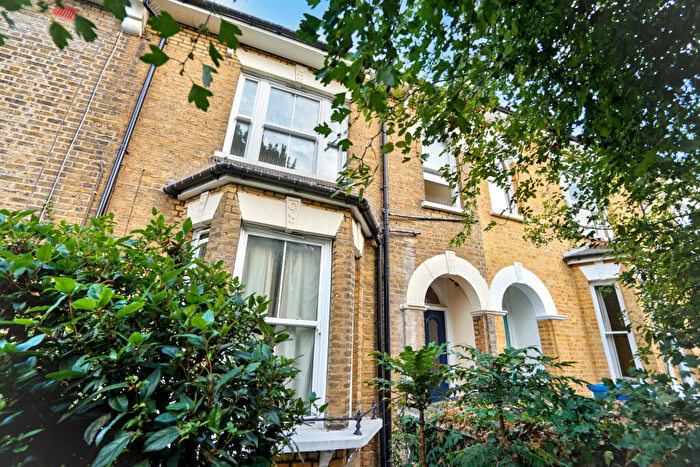 1 Bedroom Flat For Sale In B Friern Road, East Dulwich, London, SE22
