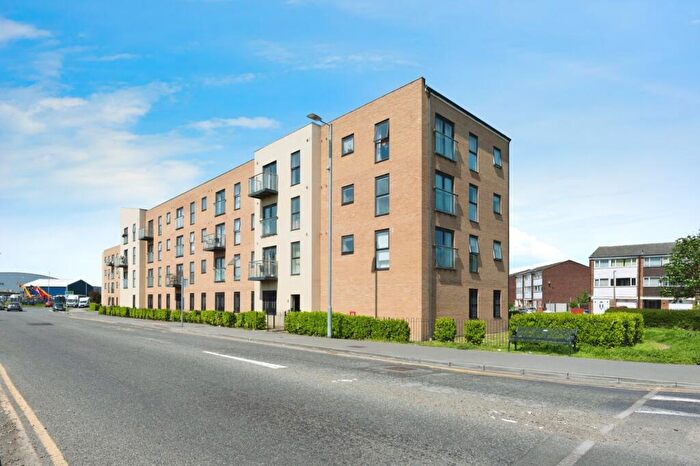 2 Bedroom Flat For Sale In Dock Road, Tilbury, Essex, RM18