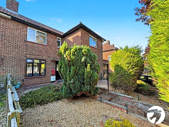 3 Bedroom Semi Detached House To Rent In Eden Avenue, Chatham, Kent, ME5