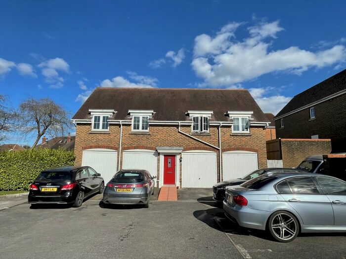 2 Bedroom Flat To Rent In Wellswood, Haywards Heath, RH16