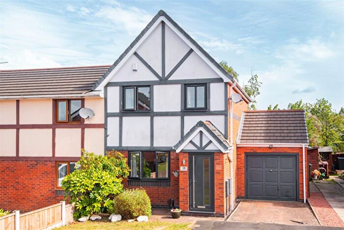 3 Bedroom Semi-Detached House For Sale In Lakeland Gardens, Chorley, PR7