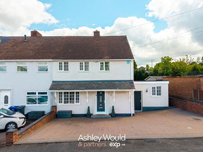 3 Bedroom Semi-Detached House For Sale In Greenhill Road, Dudley, DY3