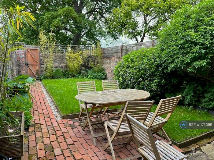 3 Bedroom Maisonette To Rent In Groombridge Road, London, E9