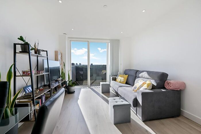 1 Bedroom Flat For Sale In Arden Mansions, Sleaford Street, SW8