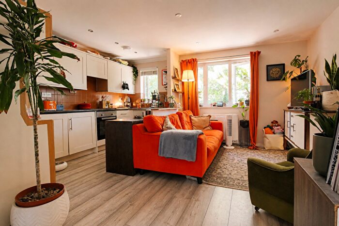 1 Bedroom Flat For Sale In Kennet Close, West End, SO18