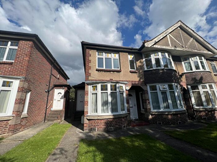 2 Bedroom Flat To Rent In Park View Gardens, IG4