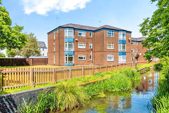 2 Bedroom Flat To Rent In Lawn Street, Winchester, Hampshire, SO23