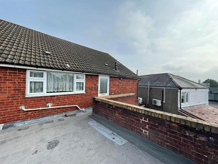 2 Bedroom Flat To Rent In Westhill Road, Coundon, Coventry, CV6
