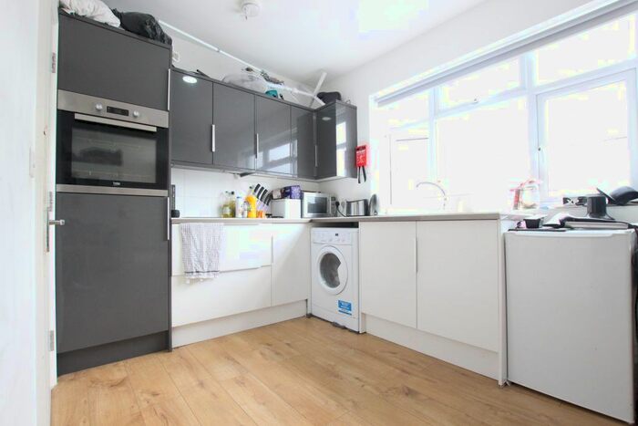 Studio To Rent In Mavros House, Vale Road, N4
