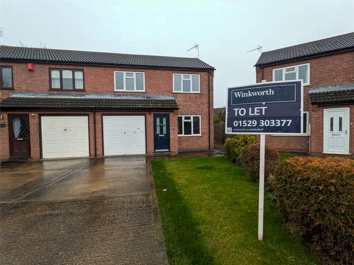 Semi-Detached House To Rent In The Blackthorns, Sleaford, Lincolnshire, NG34