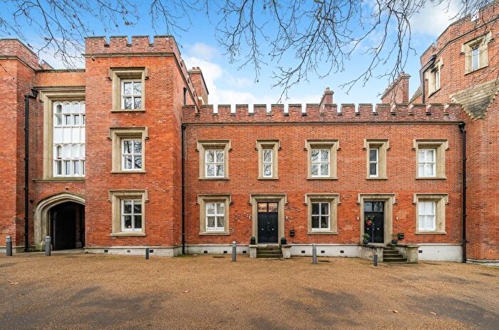 3 Bedroom Terraced House For Sale In Wellesley Road, London, SE18