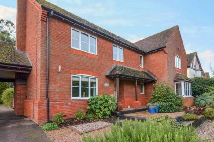 5 Bedroom Detached House For Sale In Chestnut Avenue, Bromham, Bedford, Bedfordshire MK43