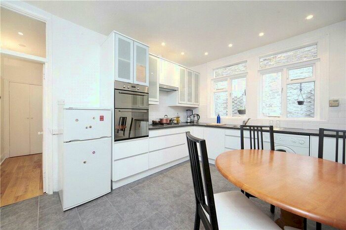 2 Bedroom Flat To Rent In Lynn Road, Clapham South, London, SW12