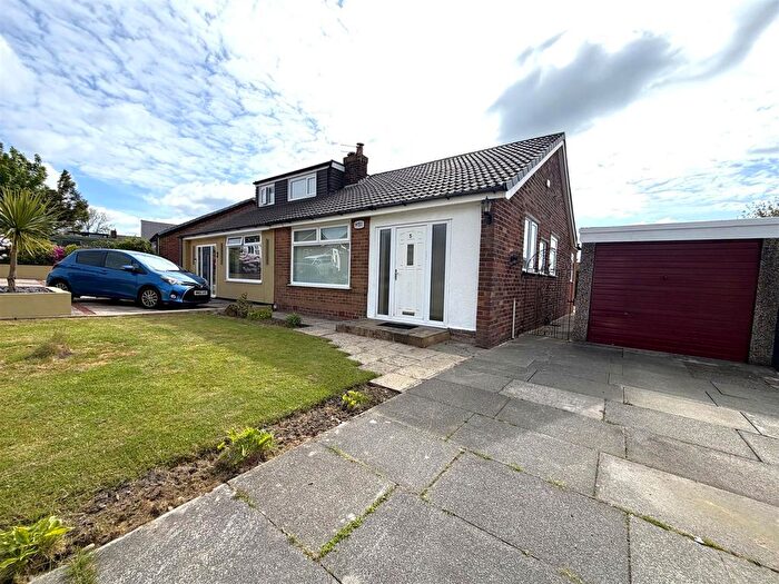 2 Bedroom Semi-detached Bungalow For Sale In Singleton Grove, Westhoughton, Bolton, BL5