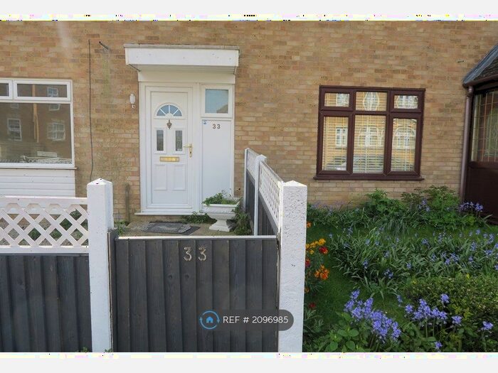 4 Bedroom Terraced House To Rent In Menin Road, Kemsley, Sittingbourne, ME10