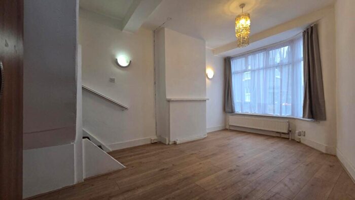 2 Bedroom End Of Terrace House To Rent In Wolsey Avenue, East Ham, E6