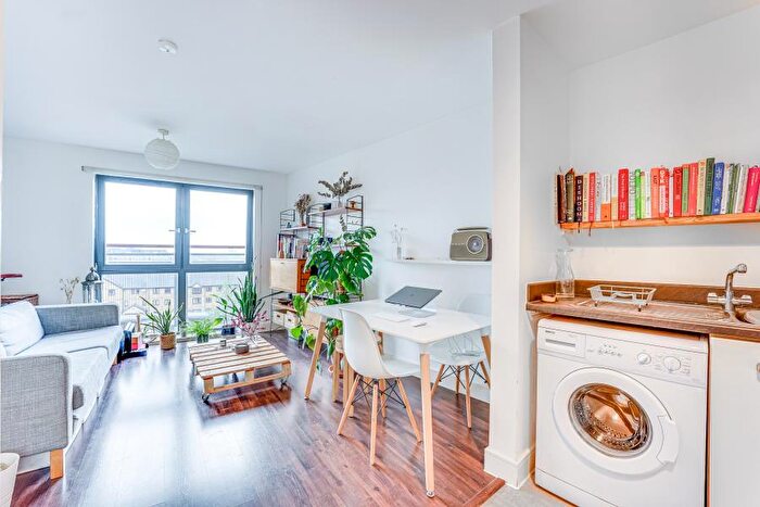 1 Bedroom Flat To Rent In Waterfront House, Hackney, E5