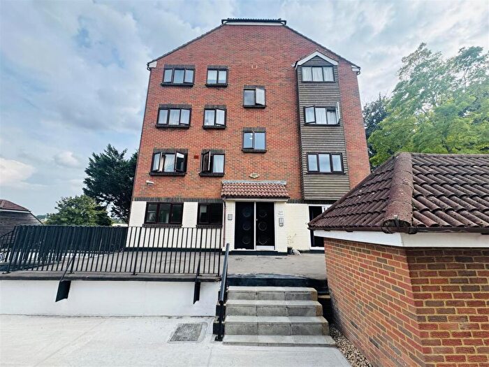 2 Bedroom Flat For Sale In Springvale, Maidstone, ME16