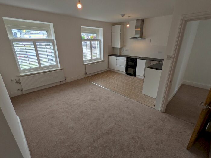 2 Bedroom Flat To Rent In Station Road, Dinas Powys, CF64