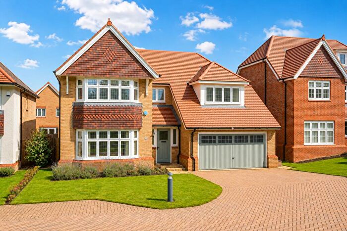 5 Bedroom Detached House For Sale In Magpie Meadows, Caddington, Luton, Bedfordshire, LU1
