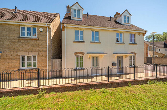3 Bedroom Semi-Detached House For Sale In Mayfly Road, Swindon, SN25