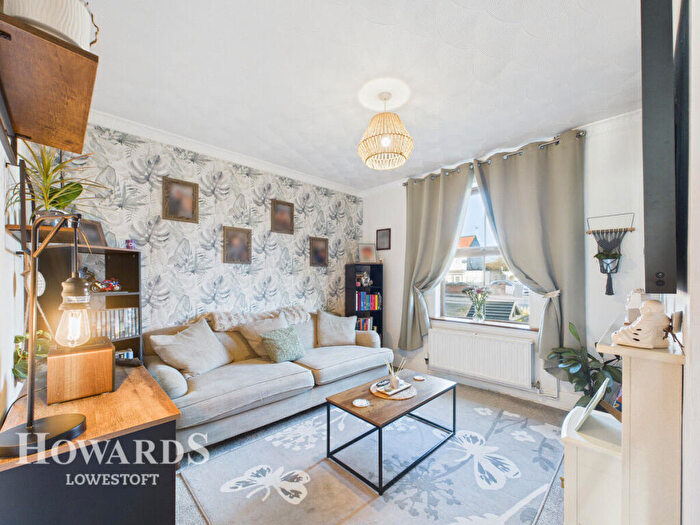 3 Bedroom End Of Terrace House For Sale In Beccles Road, Lowestoft, NR33
