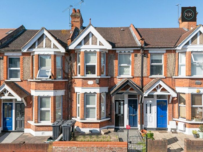 2 Bedroom Maisonette For Sale In George Lane, South Woodford, London, E18