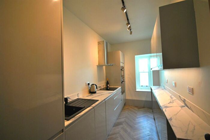 2 Bedroom Apartment To Rent In The Esplanade, Tenby, SA70