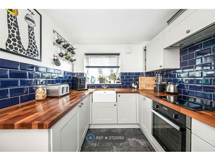 2 Bedroom Flat To Rent In Bruford Court, London, SE8