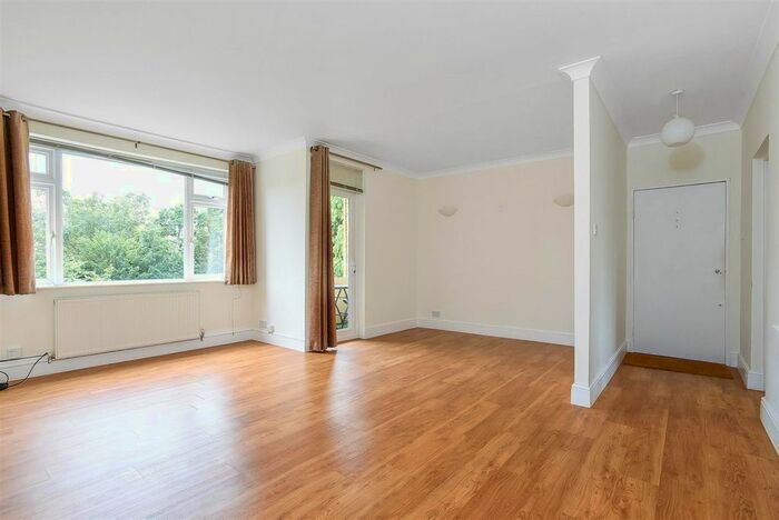 3 Bedroom Flat To Rent In Oaklands Road, Bromley, BR1