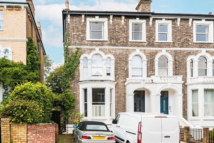 Studio To Rent In Montague Road, Richmond, TW10